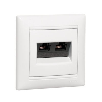 Legrand Valena Крем Розетка комп(RJ45) 2-ая 5 кат.крепление винт(без лапок) 